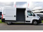 Peugeot Boxer 2.2 BlueHDi 120 L2H2 Premium