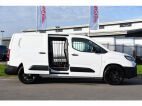 Toyota PROACE CITY Electric Long 50 kWh Black & White Edition