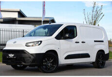 Toyota PROACE CITY Electric Long 50 kWh Black & White Edition