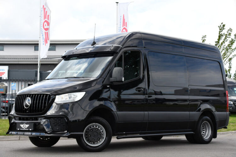 Mercedes-Benz Sprinter 519 V6 3.0 CDI DC L2H2 Black Edition
