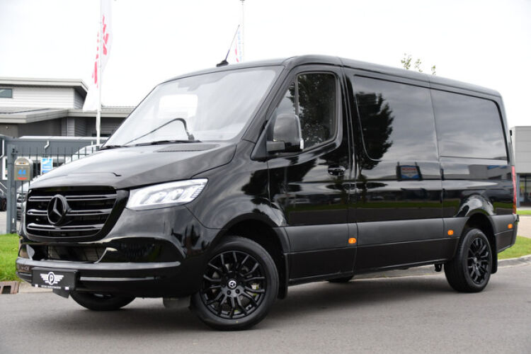 Mercedes-Benz Sprinter 317 1.9 CDI L2H1 RWD Black Edition