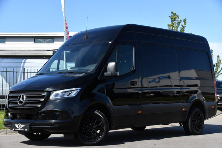 Mercedes-Benz Sprinter 317 1.9 CDI L2H2 RWD Black Edition