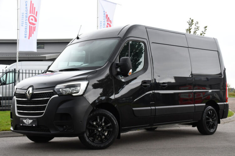 Renault Master T35 2.3 dCi 180 L2H2 Black Edition