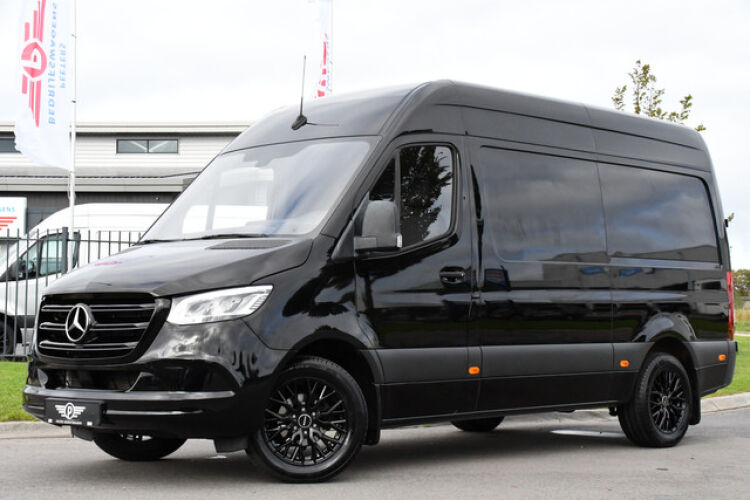 Mercedes-Benz Sprinter 317 1.9 CDI L2H2 RWD Black Edition