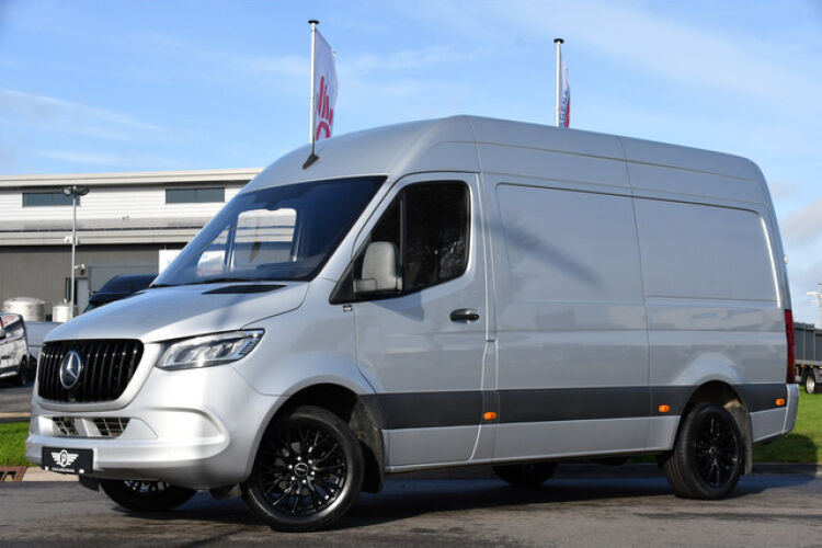 Mercedes-Benz Sprinter 319 V6 3.0 CDI L2H2 AMG Edition