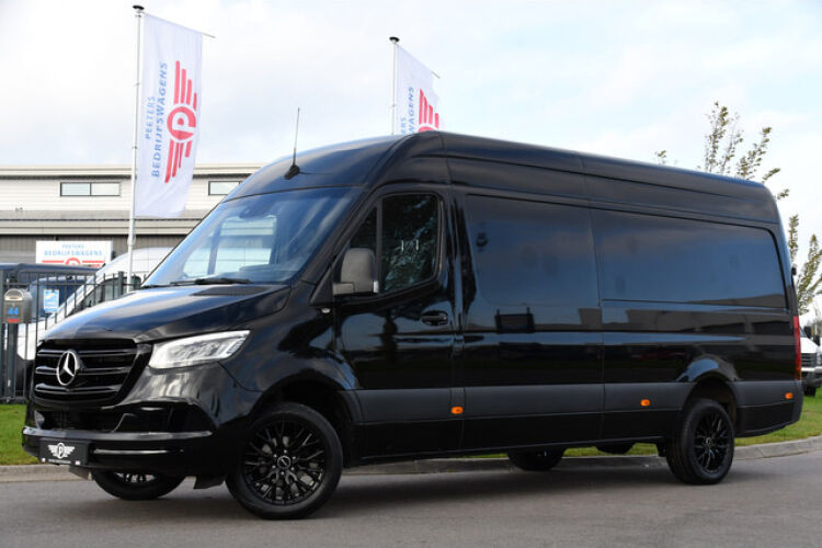 Mercedes-Benz Sprinter 317 1.9 CDI L3H2 RWD Black Edition